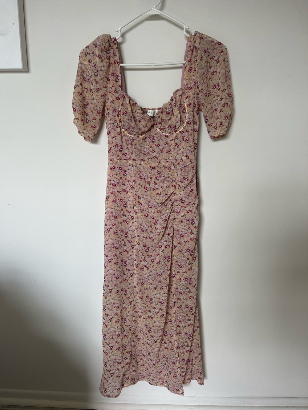 ASTR Pink Puff-Sleeve Midi Dress